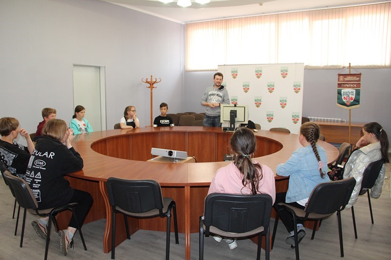 Выездная школа замещающих родителей начала работу в Калининградской области