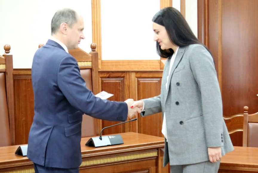 В Калининградском областном суде вручили удостоверение федеральному судье Анастасии Витошко