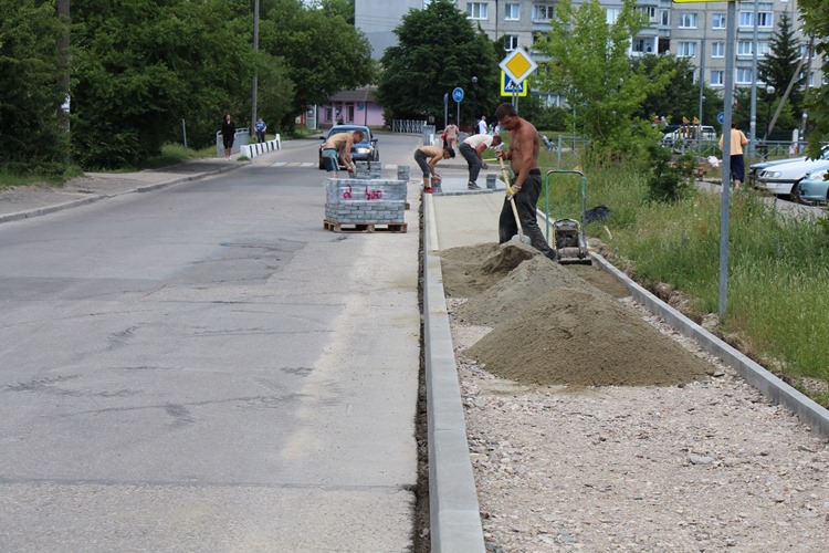 Суд обязал правительство Калининградской области обустроить тротуар и освещение в Красноярском