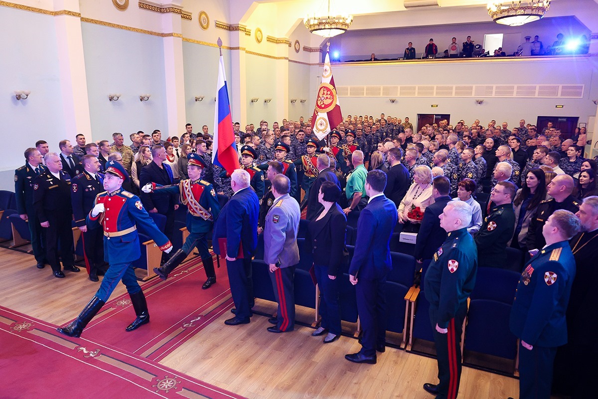 Антон Алиханов поздравил с юбилеем войсковую часть Росгвардии в Калининграде