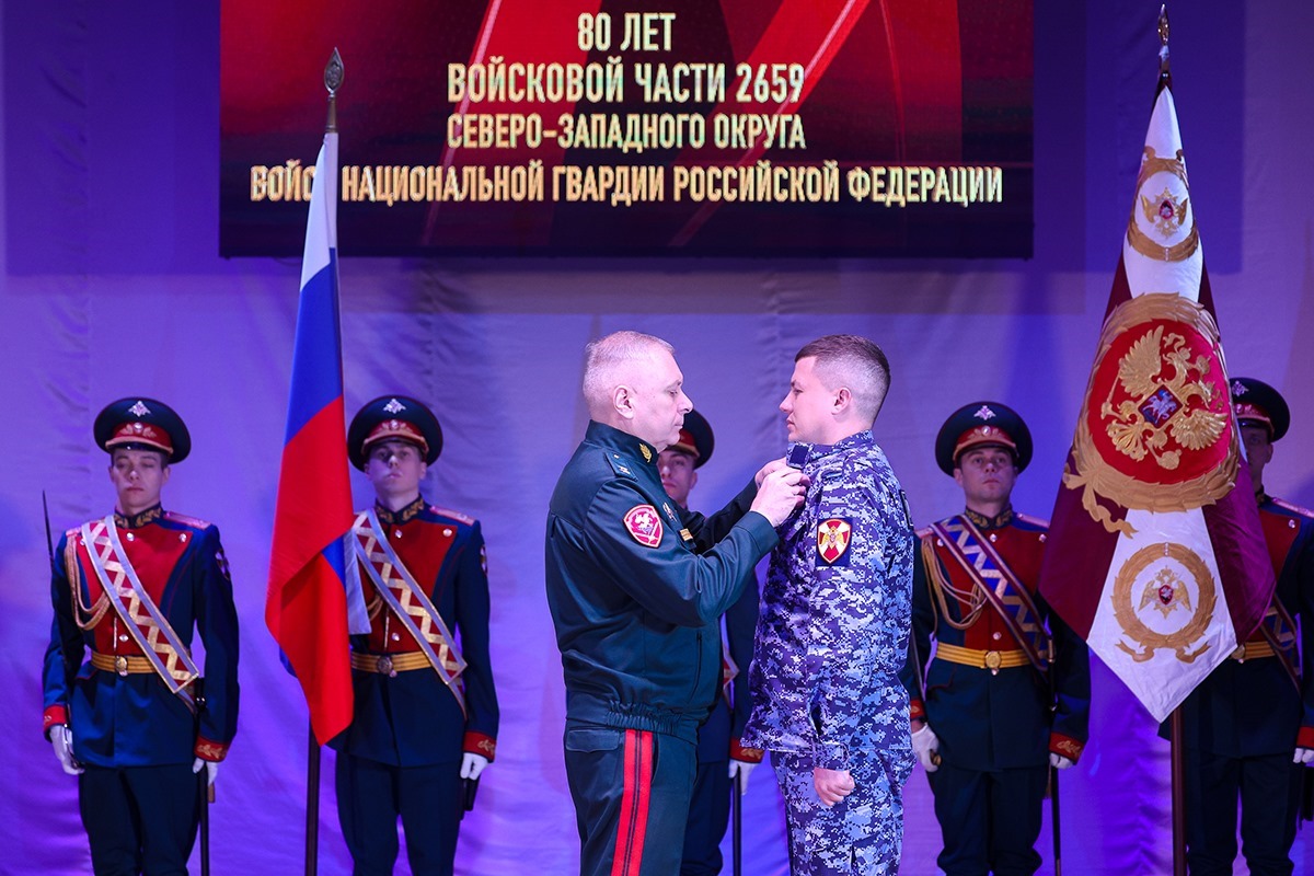 Антон Алиханов поздравил с юбилеем войсковую часть Росгвардии в Калининграде