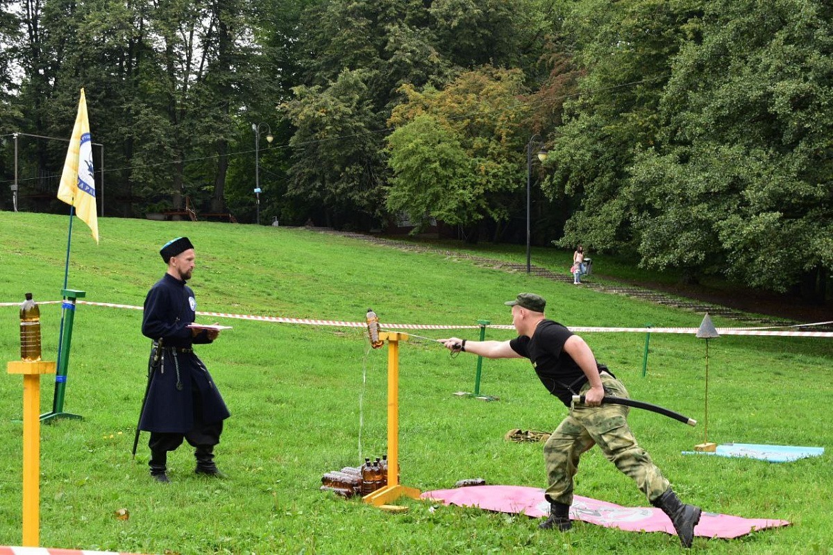 В Калининградской области казаки провели военно-спортивные игры