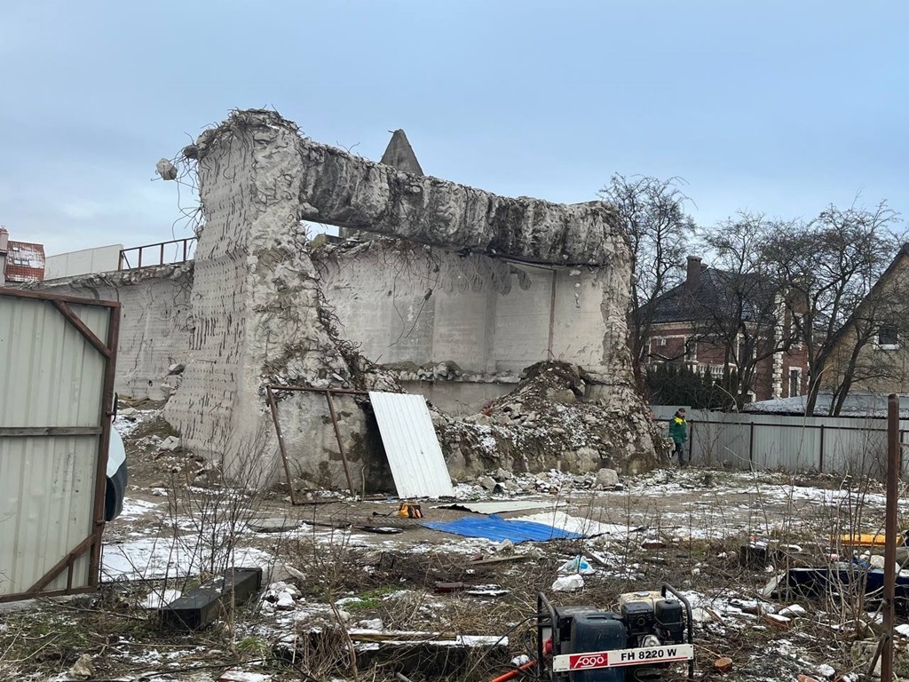 Прокуратура требует ограничить доступ к заброшенным развалинам в Калининграде