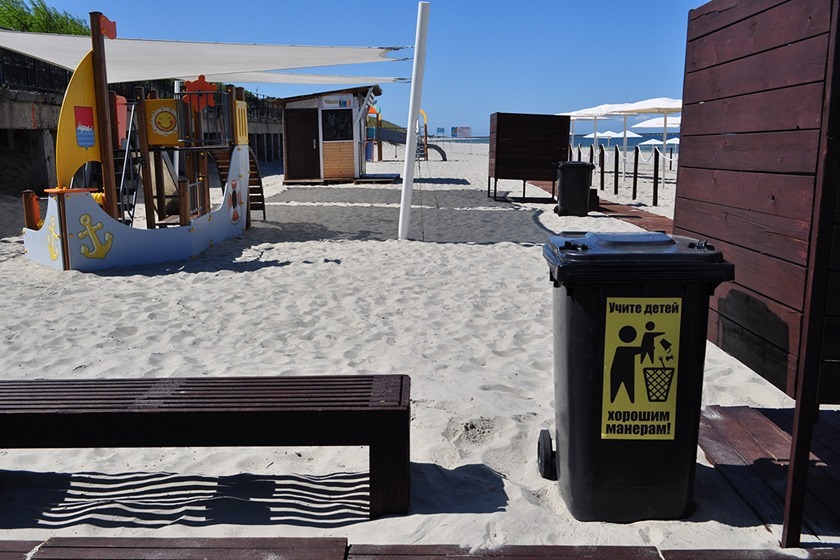 Пляжа Калининградской области добавили мусорных урн