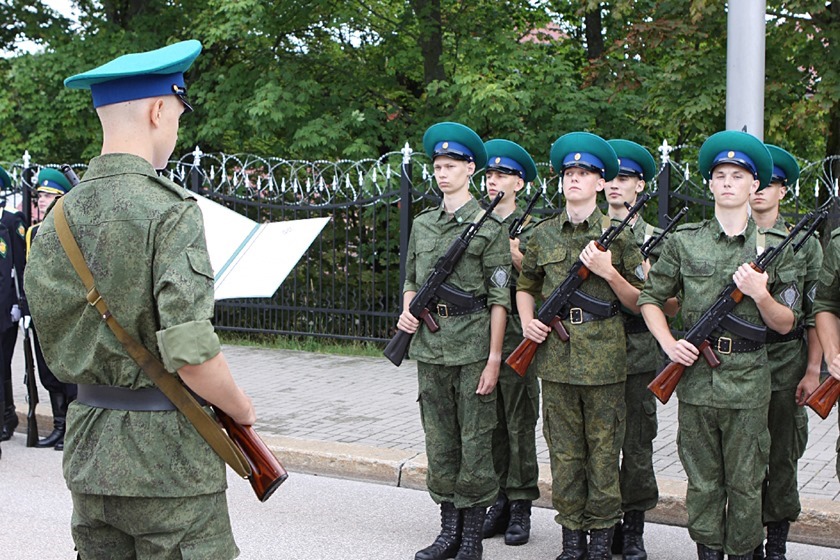 После 15-летнего перерыва в Калининграде привели к присяге будущих пограничников