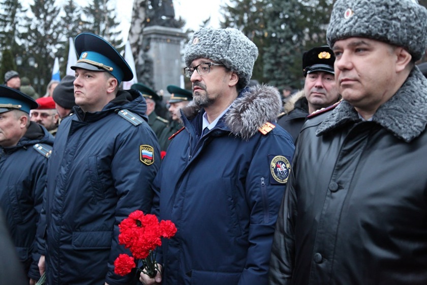 В Калининграде в День героев Отечестве к мемориалу 1200 гвардейцев возложили цветы и венки