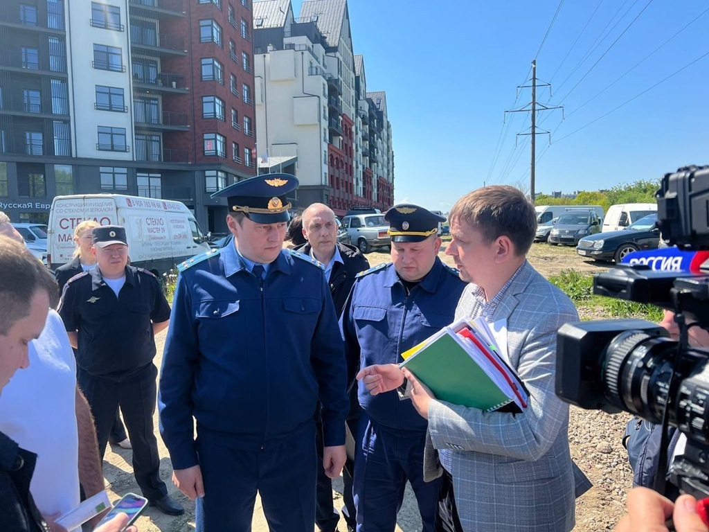 Прокуратура проверила транспортную доступность нового корпуса школы №58