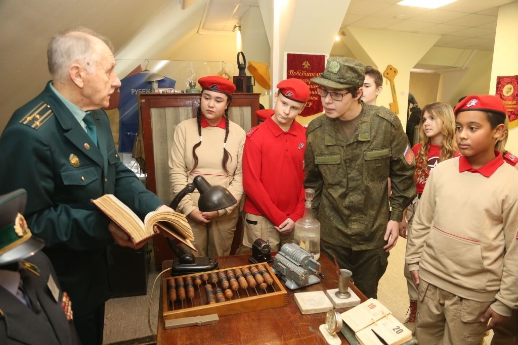 Калининградские юнармейцы познакомились с историей таможенной службы