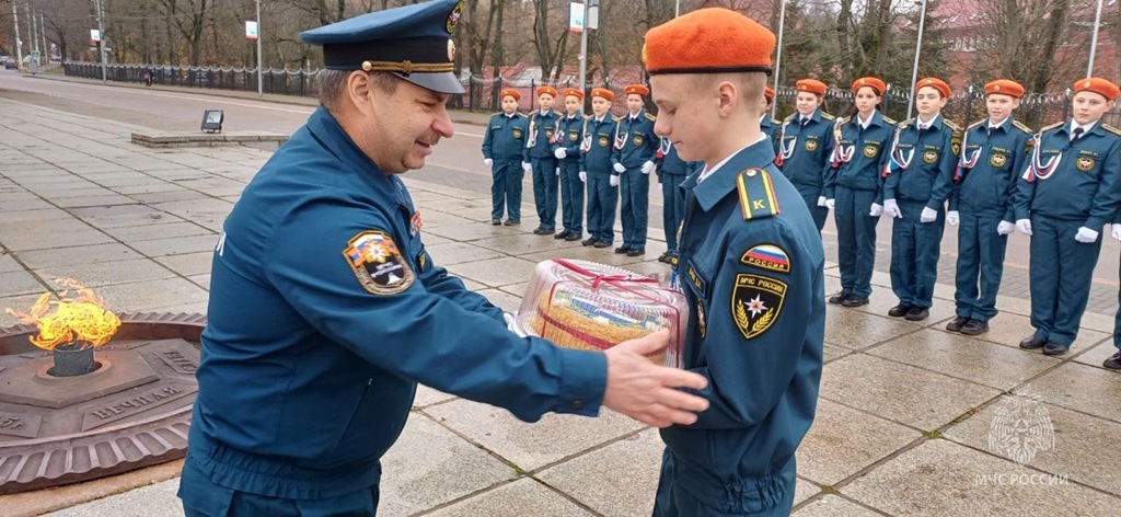 Калининградские школьники принесли клятву спасателей