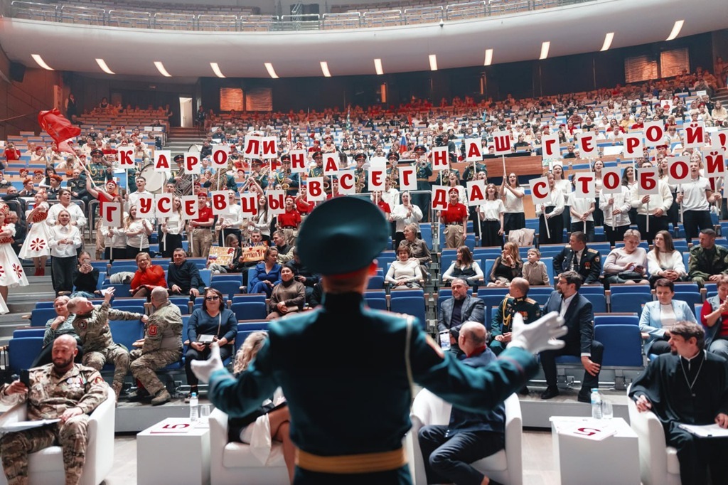 Каролина Марченко из Гусева завоевала сердца зрителей на конкурсе «Юнармеец года — 2025»