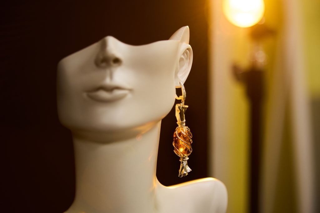 Янтарный комбинат создал &laquo;леденцы&raquo; из солнечного камня &mdash; первые украшения с участием нейросети