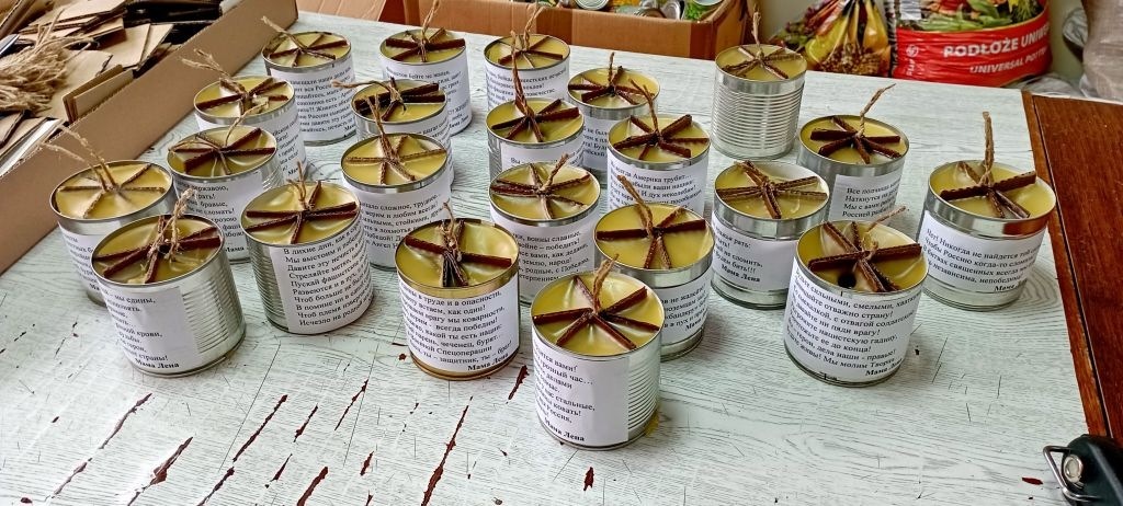 Калининградские таможенники отправили на фронт 200 окопных свечей