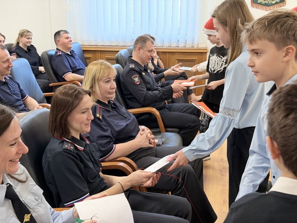 Калининградские школьники устроили сюрприз для транспортной полиции