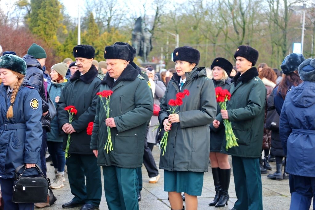 Калининградские таможенники почтили память Героев Отечества