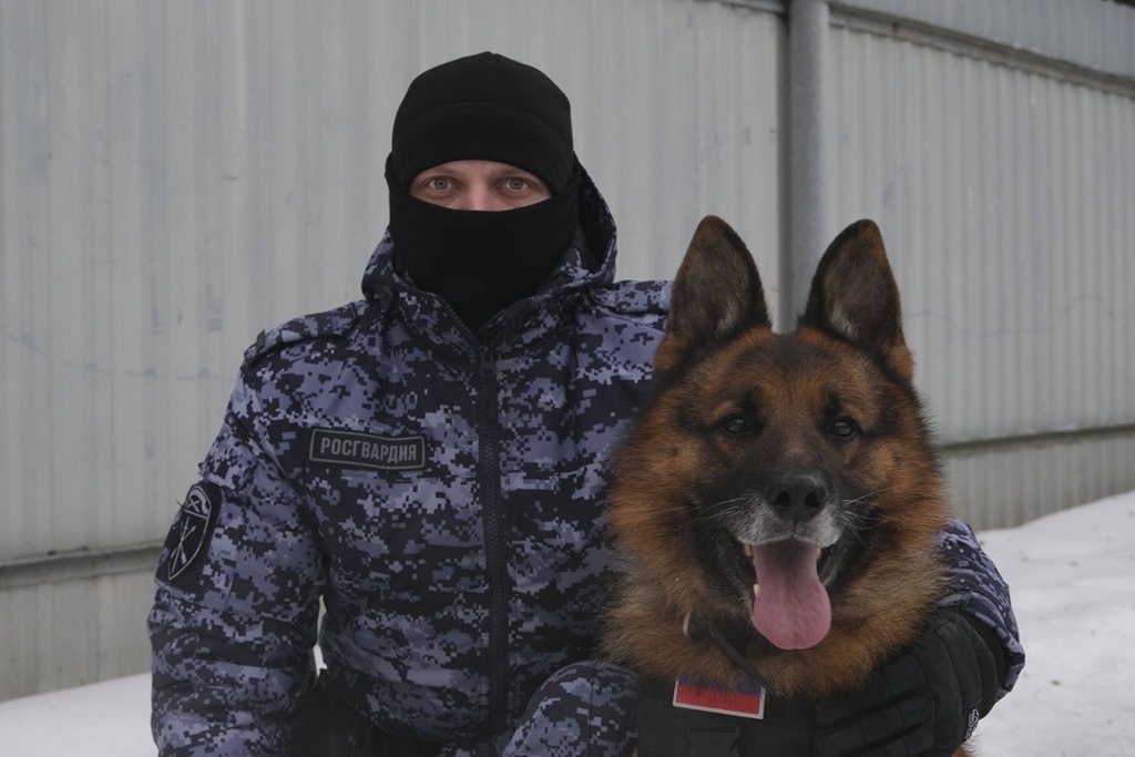Калининградские школьники сняли видео о службе кинологов Росгвардии к её 10-летию