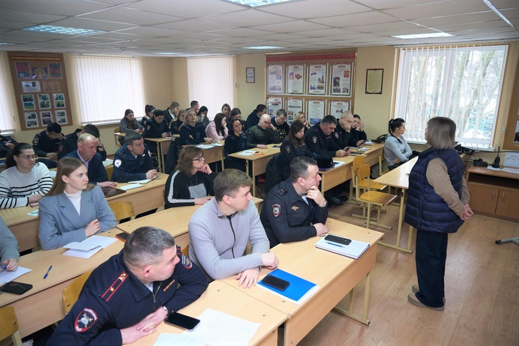 Полицейские Светлогорска осваивают науку семейного бюджета