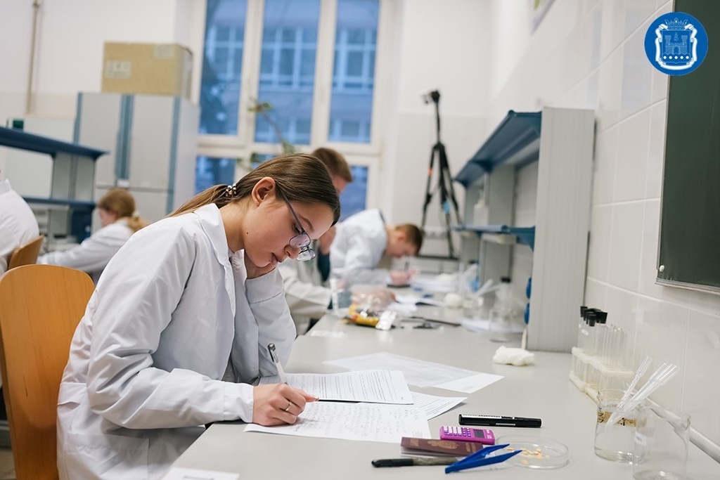 Калининградские выпускники всё чаще выбирают физику и профильную математику на ЕГЭ